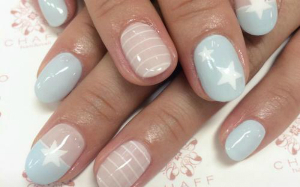 ボーダー好きさん、集まれ！とびきり可愛い「ボーダーネイル」5選