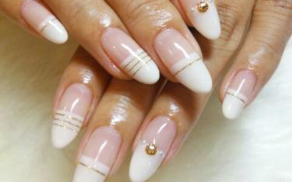 ボーダー好きさん、集まれ！とびきり可愛い「ボーダーネイル」5選