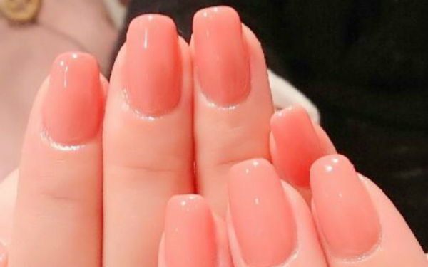 どんなシーンにも万能な「シンプルネイル」で指先美人を目指そう！