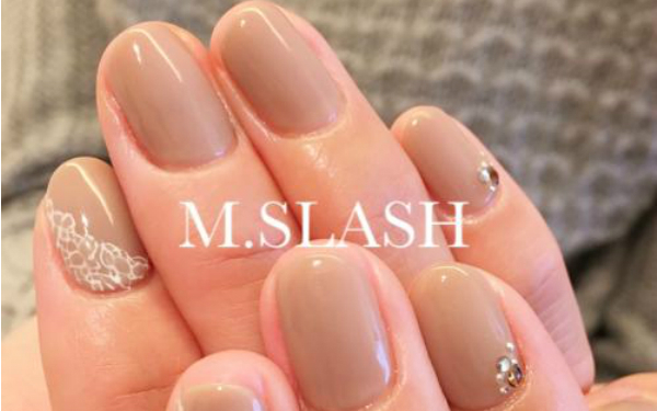 どんなシーンにも万能な「シンプルネイル」で指先美人を目指そう！