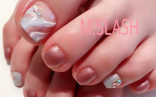 こだわりのデザインが豊富！！素足に映える、最新フットネイル5選