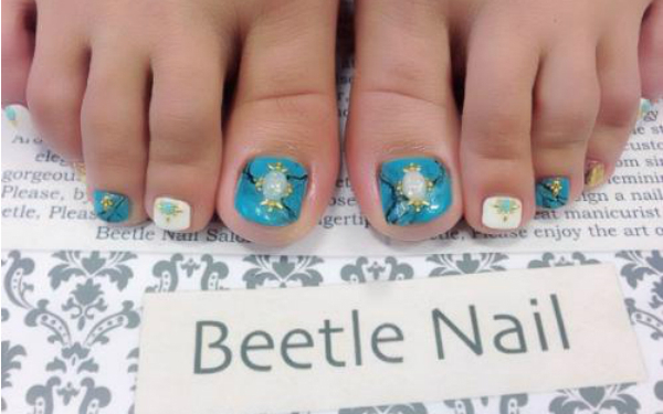 こだわりのデザインが豊富！！素足に映える、最新フットネイル5選