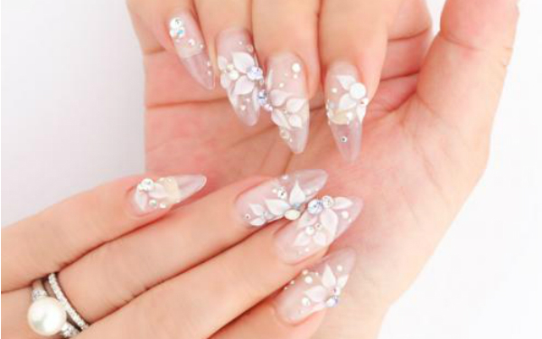 ジューンブライドの花嫁さん必見！こだわりのウエディングネイル5選