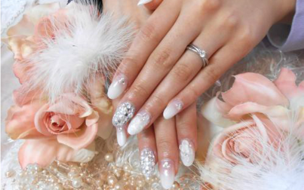 ジューンブライドの花嫁さん必見！こだわりのウエディングネイル5選
