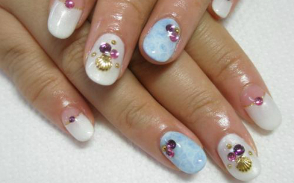 ゆらゆら涼しげな水面を表現した「ドロップネイル」で夏気分を先取り☆