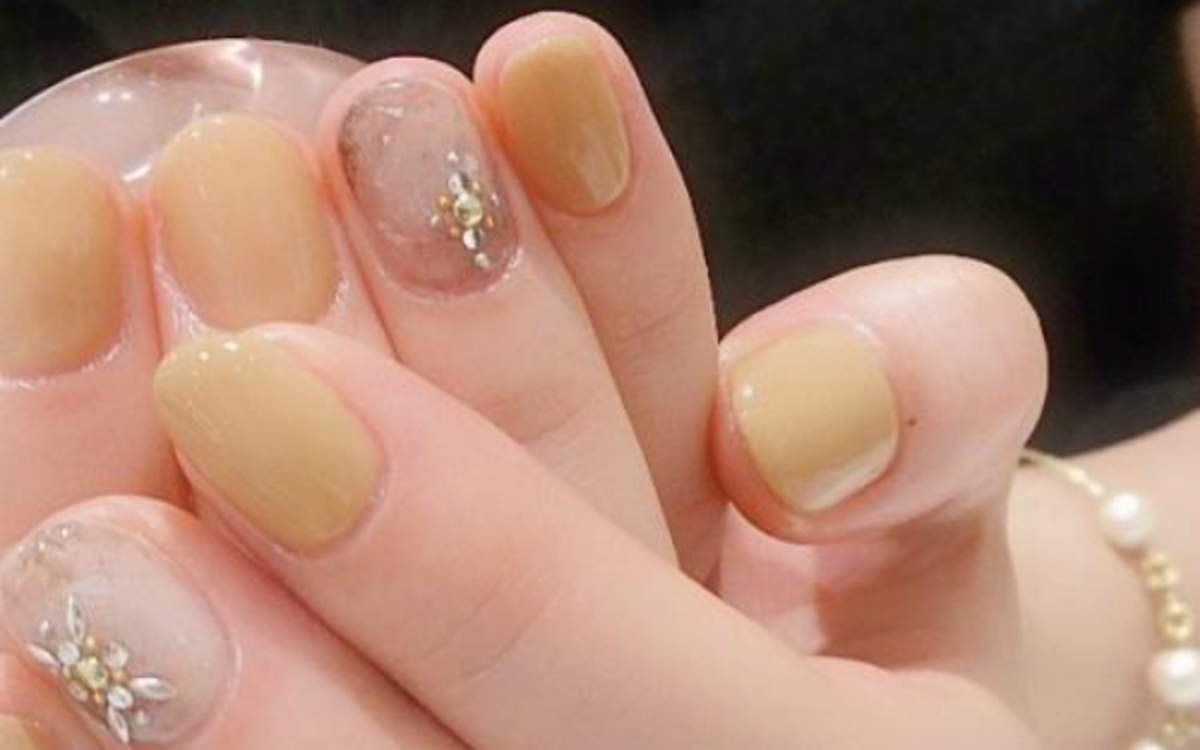 大人リッチな指先を演出する 天然石ネイル5選 ウーマンエキサイト 大人リッチな指先を演出する 天然石ネイル5選 ウーマンエキサイト