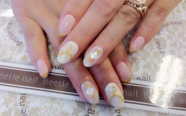 大人リッチな指先を演出する☆天然石ネイル5選