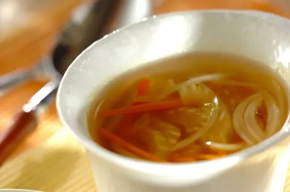 薄切りセロリのスープ