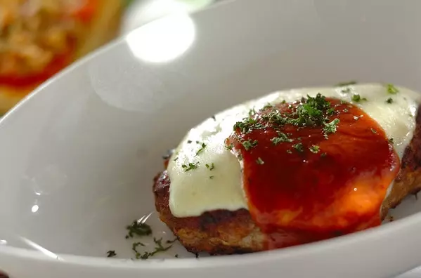 チーズのせハンバーグ