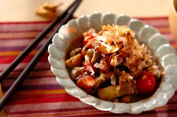 いろいろキノコと煮豆の炒め物