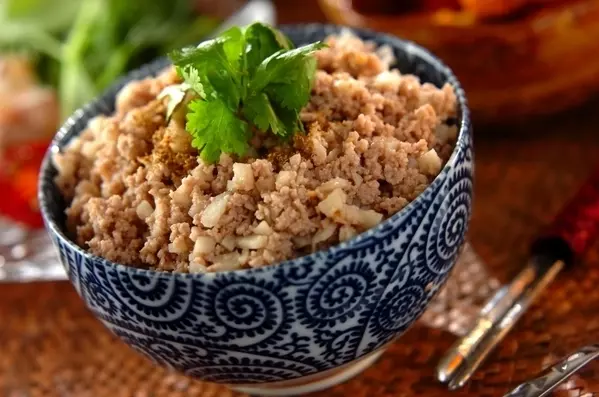 豚とレンコンのそぼろ丼