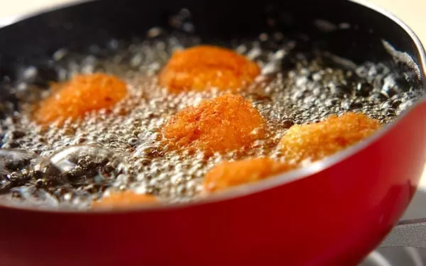 「アレ」を使えば丸めるのもカンタン楽しい！「チーズインライスボール」