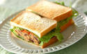 カリッと焼いたチーズと好相性！ 「イワシ缶のホットサンド」