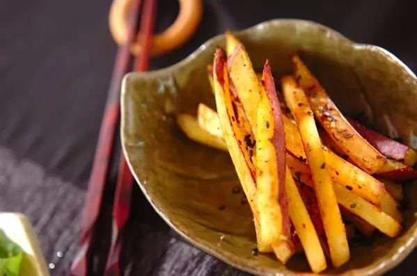 サツマイモのみそバター炒め