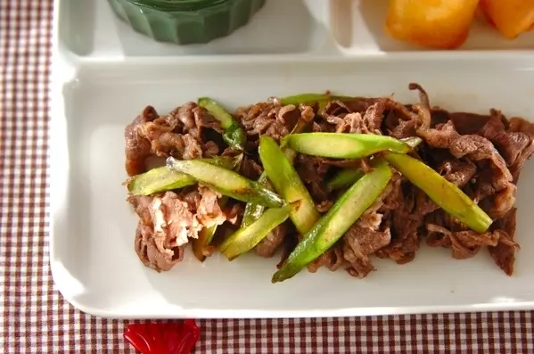 牛肉とアスパラの黒コショウ炒め