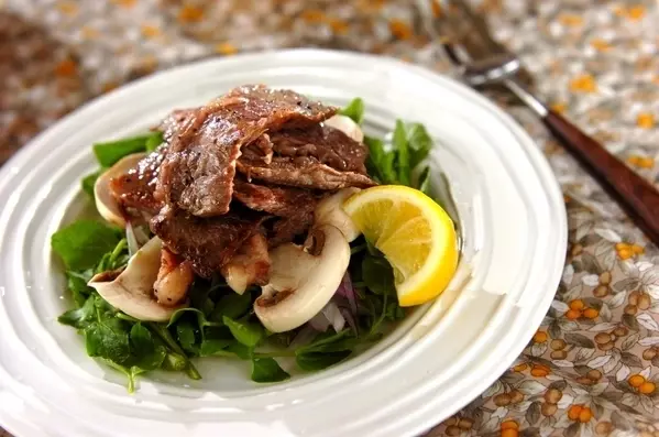 薄切りステーキのサラダ仕立て