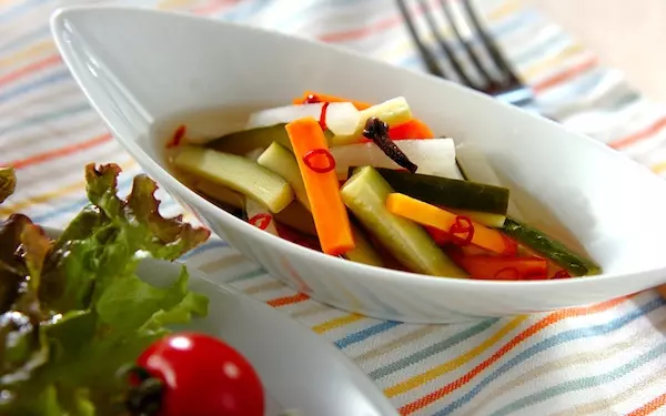 常備菜にも！　漬けてからすぐに食べられるレンジで作るピクルス