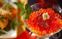 2018年も目前。お正月の楽しみのひとつといえば、豪華な料理ではないでしょうか。<br /><br />お正月は、イクラや合鴨など贅沢な食材を使用した料理が目白押しです。そこで2018年のお正月にぜひ作って食べたい、豪華レシピを集めました。美味しい料理でお腹を満たし、英気を養いたいものですね。