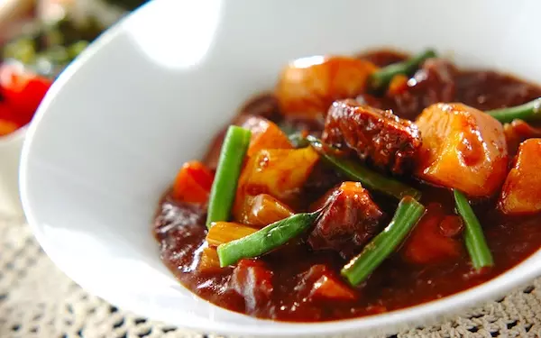 じっくりと煮込んだ、旨味たっぷりのビーフシチュー