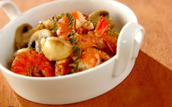 オイルの無駄がない！　香ばしいエビのハーブガーリックオイル焼き