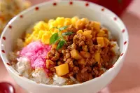 手軽に＜水煮タケノコ＞で感じる春♪ 「タケノコ入りそぼろご飯」のレシピ