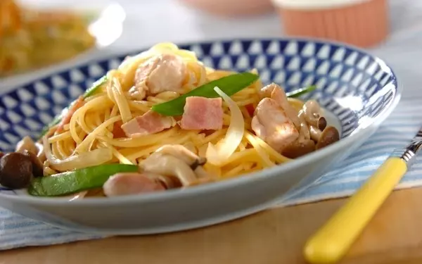 困ったらコレ！　超時短で作れる、鶏もも肉とベーコンの和風パスタ