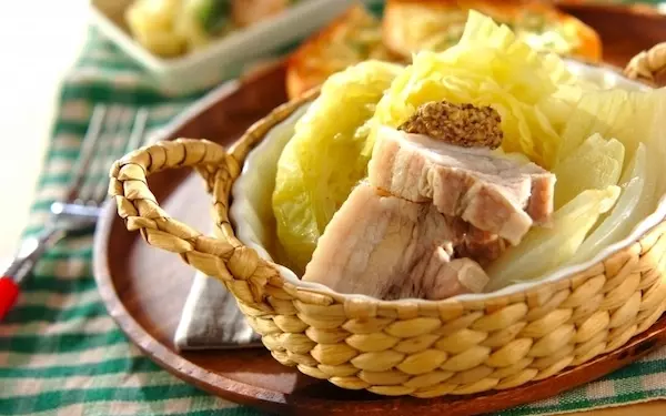 圧力鍋でつくる！ 美味しい春キャベツと豚バラのトロトロ煮込み