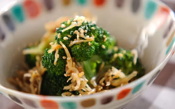 ごま油の風味がたまらない、ブロッコリーナムル