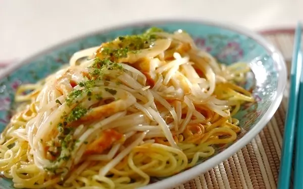 何度も作りたくなる節約レシピ、モヤシとちくわのあんかけ焼きそば