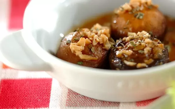 スペインの定番タパスを自宅でも! ブラウンマッシュルームのセゴビア風