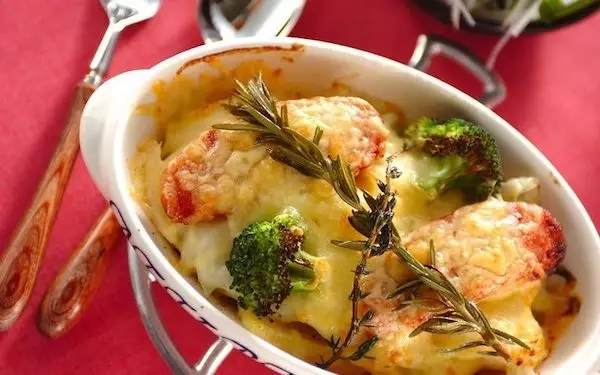 お子様にも大好評、ジャガとソーセージのチーズ焼き