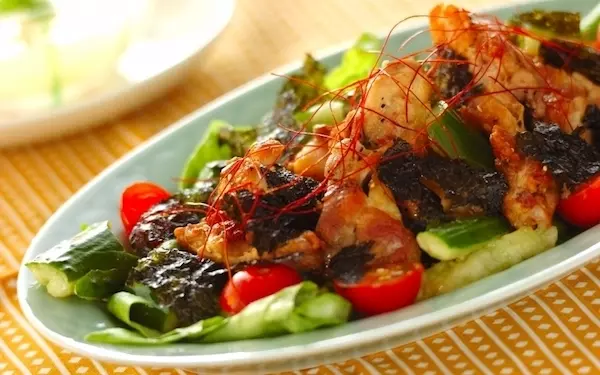 鶏肉と野菜を一緒に食べれる、ボリューム満点なチョレギサラダ