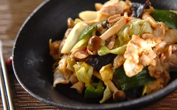 ご飯がもりもり進む美味しさ、豚肉と野菜のピリ辛みそ炒め