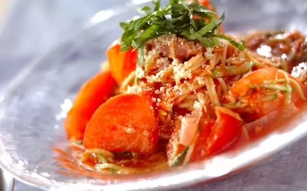 火を使わず簡単に作れる、生ハムとツナの冷製トマトスパゲティー