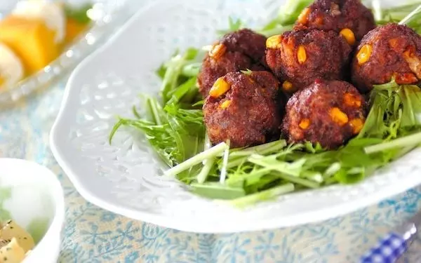 中からトロ〜ンとチーズが溢れ出す、洋風ミートボール