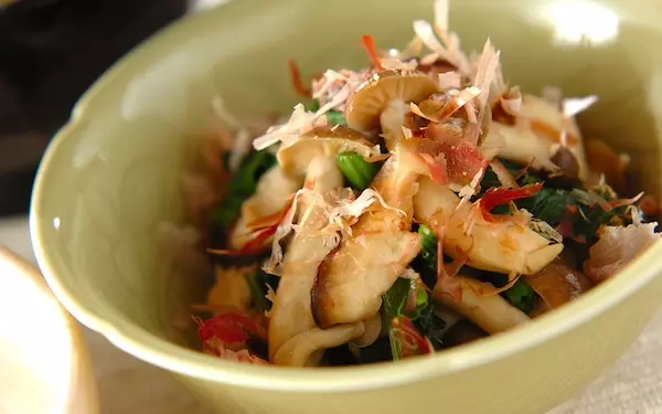 旬の味覚を堪能！　簡単にできるキノコのお浸し