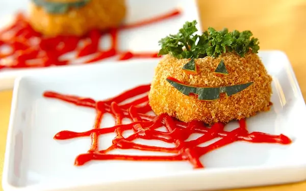 揚げずにオーブンで焼く！　ハロウィン焼きカボチャコロッケ