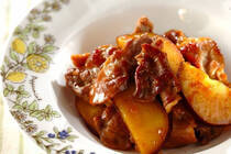 手頃な価格と様々な料理に使いやすい豚こま肉。冷蔵庫や冷凍庫にストックされている方も多いのではないでしょうか。今回は、そんな使い勝手のいい豚こま肉のレシピをご紹介します。