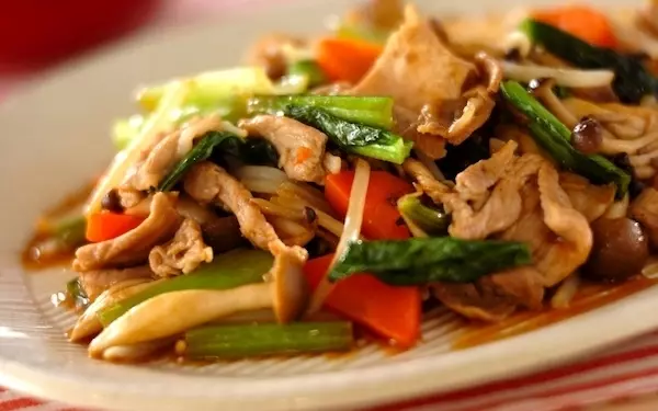 焼肉のタレを使う、ボリューム満点な野菜炒め