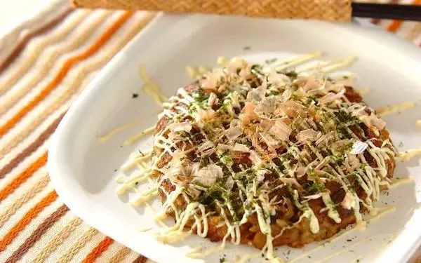 リピート確実、モッチリ食感のカレーお好み焼き風