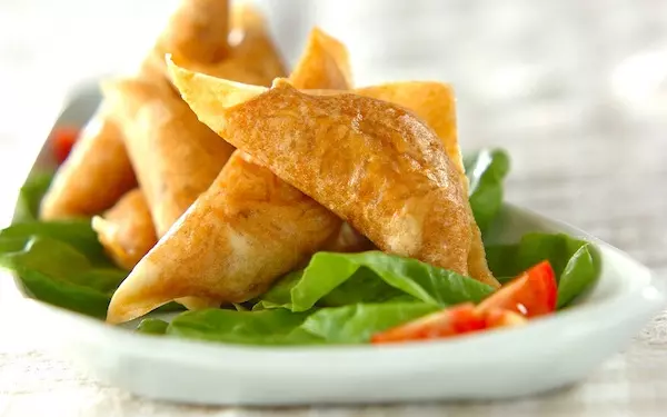 調理時間を短縮できる、麻婆ナスの素で作る春巻き