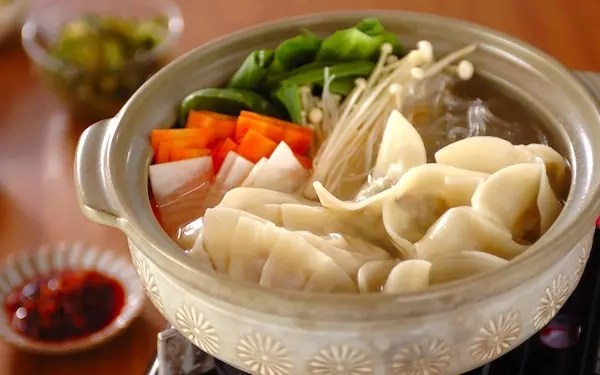初心者でも簡単に作れる、サッパリとした餃子鍋