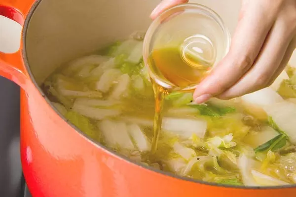 クタクタになった白菜が美味 鶏と白菜のスープ E レシピ 料理のプロが作る簡単レシピ 1 1ページ