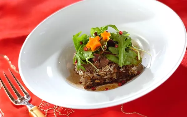 赤ワインソースが絶品! 牛フィレ肉のステーキ