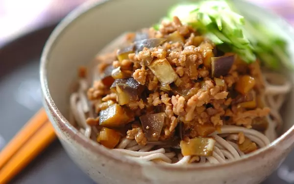 大晦日にパワーアップできる、濃厚なナスと肉みその和えそば