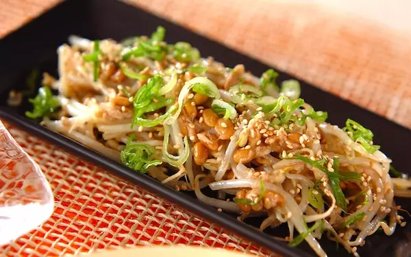 サッと作れて簡単！　シンプルなモヤシの納豆炒め