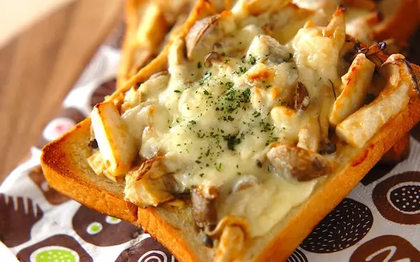 たった5分で完成! 絶品キノコのみそマヨトースト