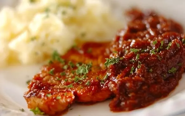 ちょっぴり大人な味、ポークチャップとマッシュポテト