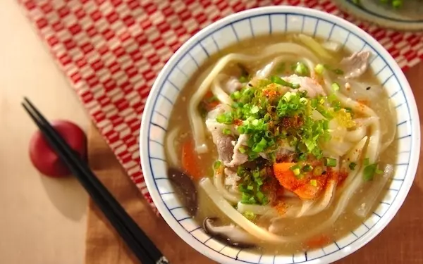 野菜たっぷりでヘルシー! みそ煮込みうどん