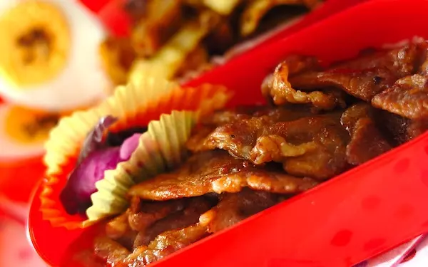 焼くだけで完成！　冷凍で作り置き「豚のショウガ焼き」